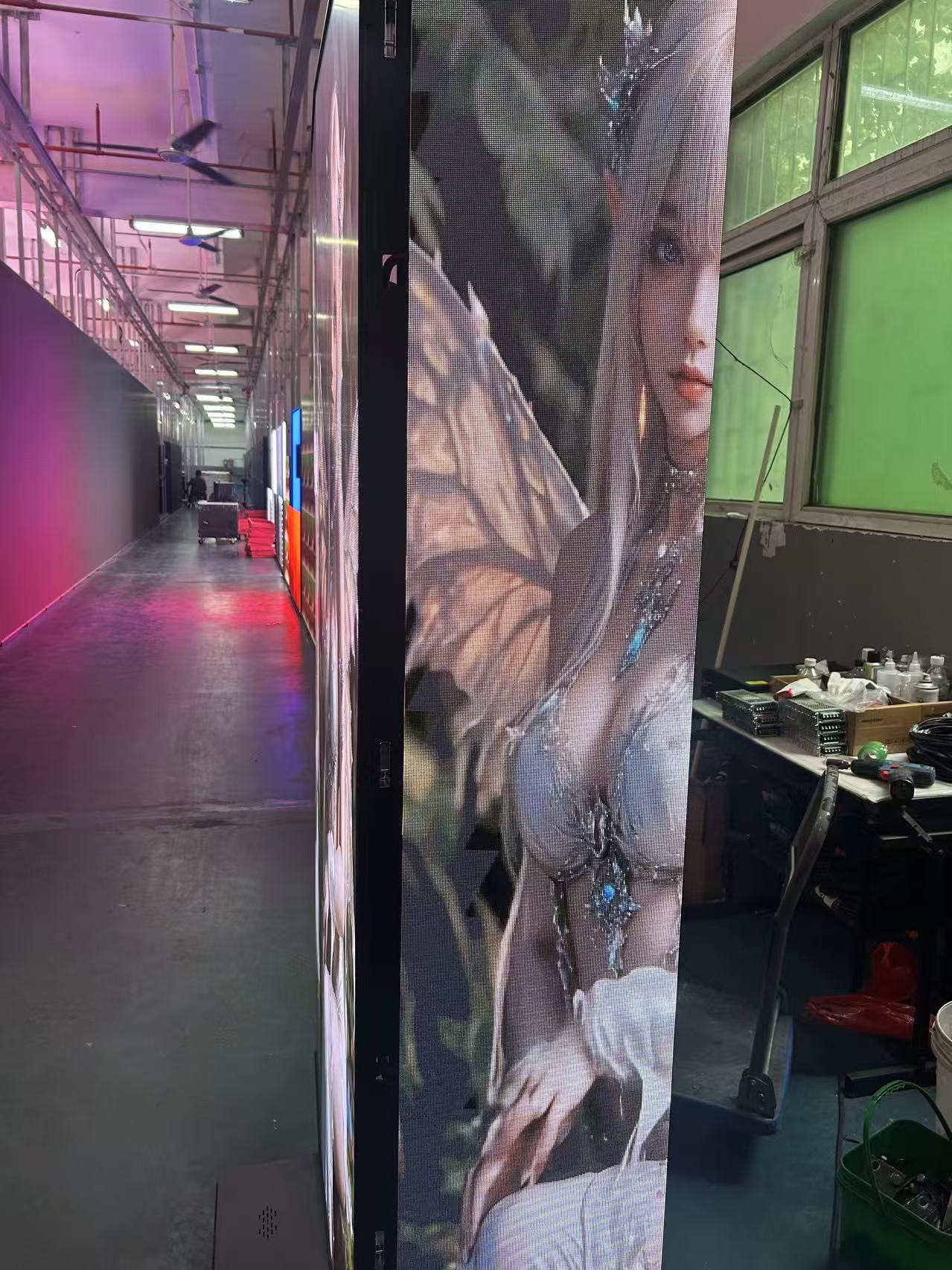  Advertising Left-to-Right Tri-Foldable LED Digital Poster Video Screen Display