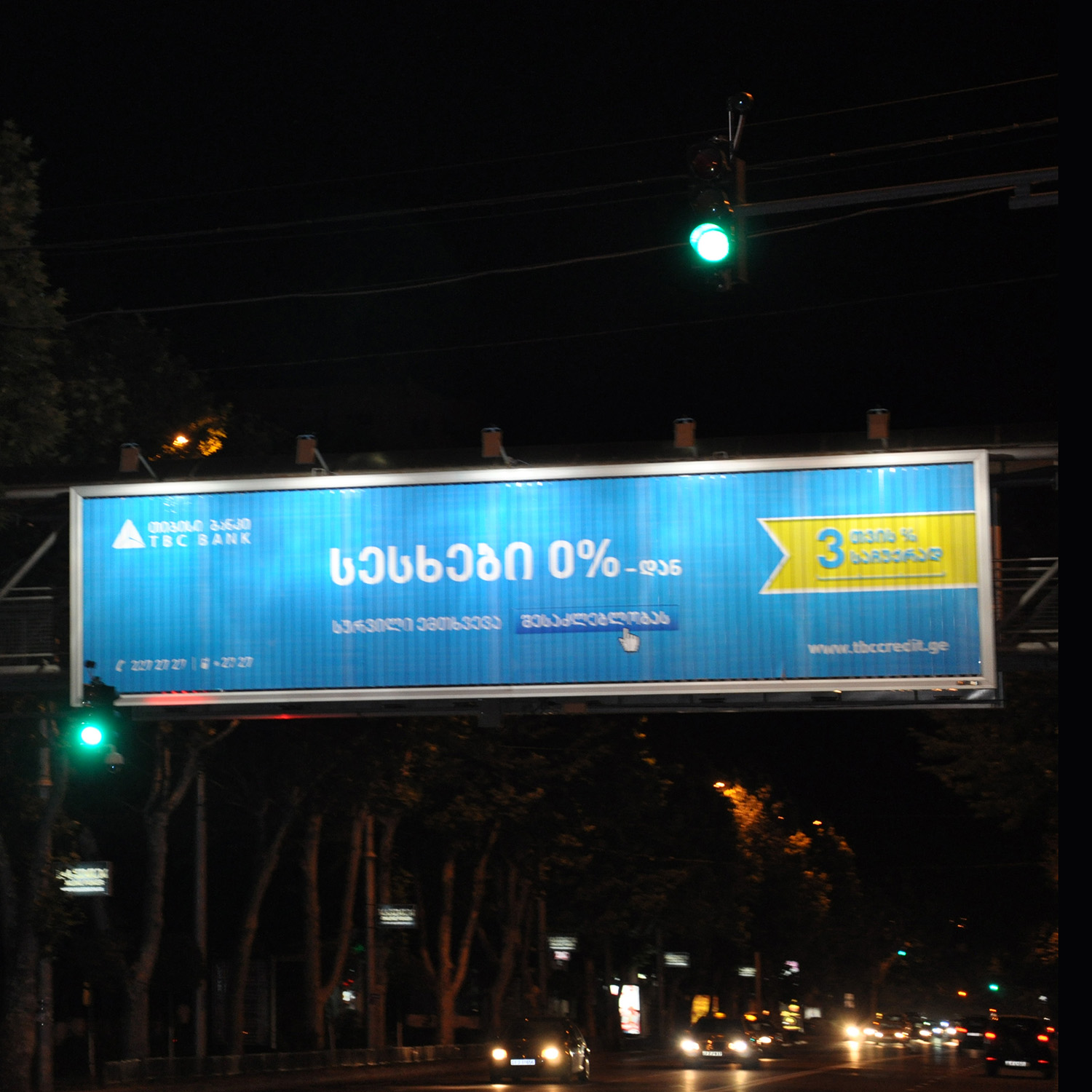 Aluminium Triangle Prisma Trivision Billboard with LED Flood Lighting