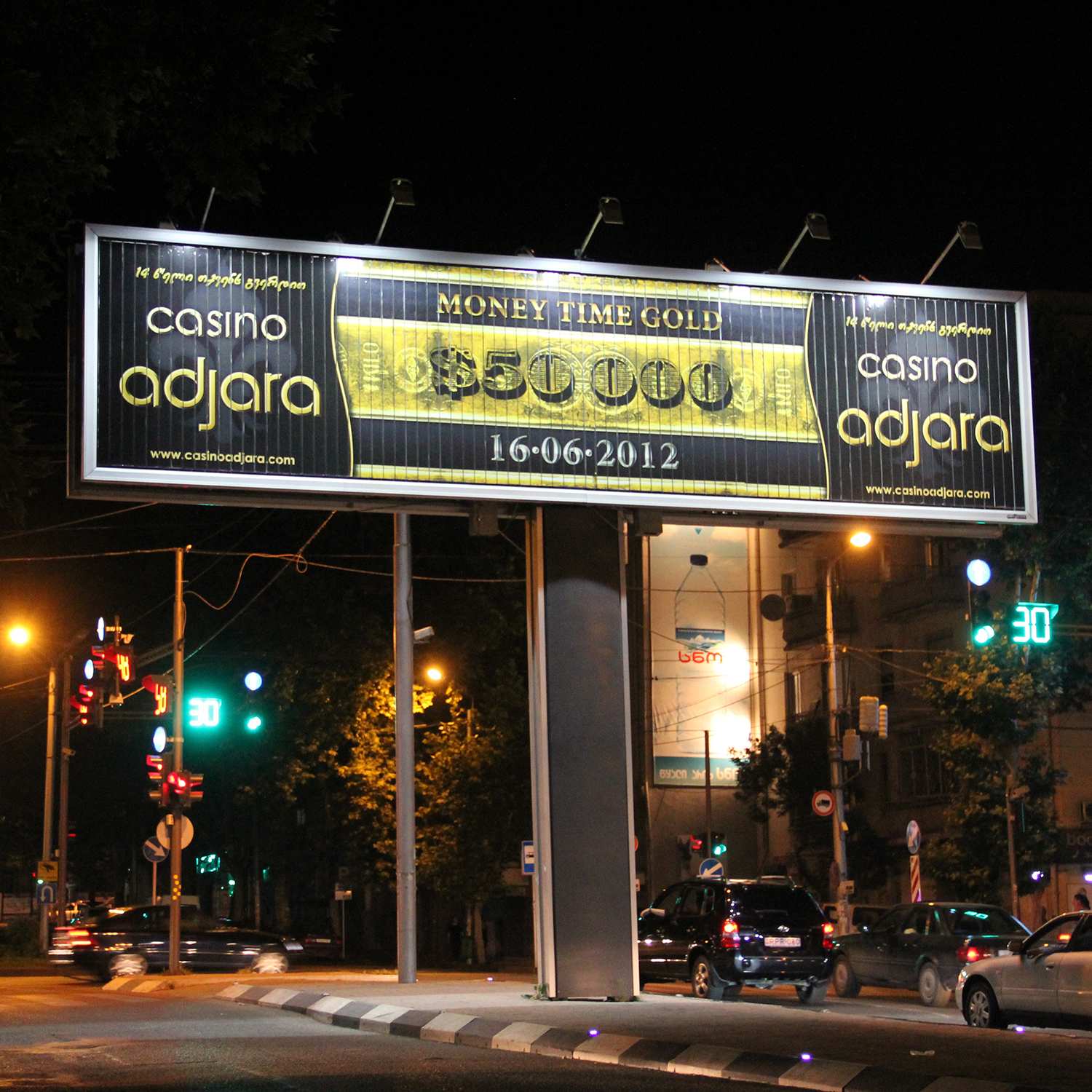Aluminium Triangle Prisma Trivision Billboard with LED Flood Lighting