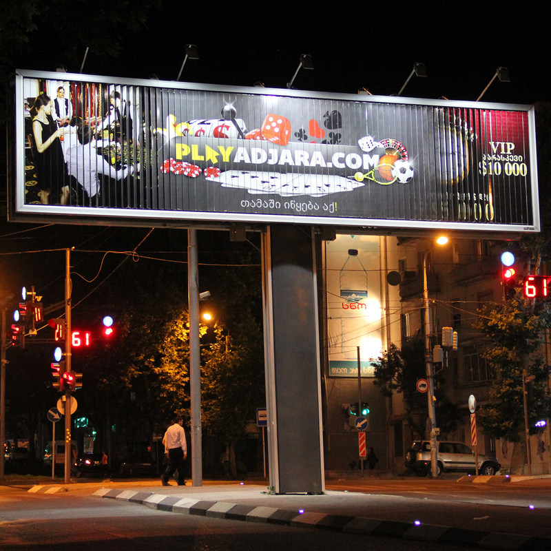 Aluminium Triangle Prisma Trivision Billboard with LED Flood Lighting