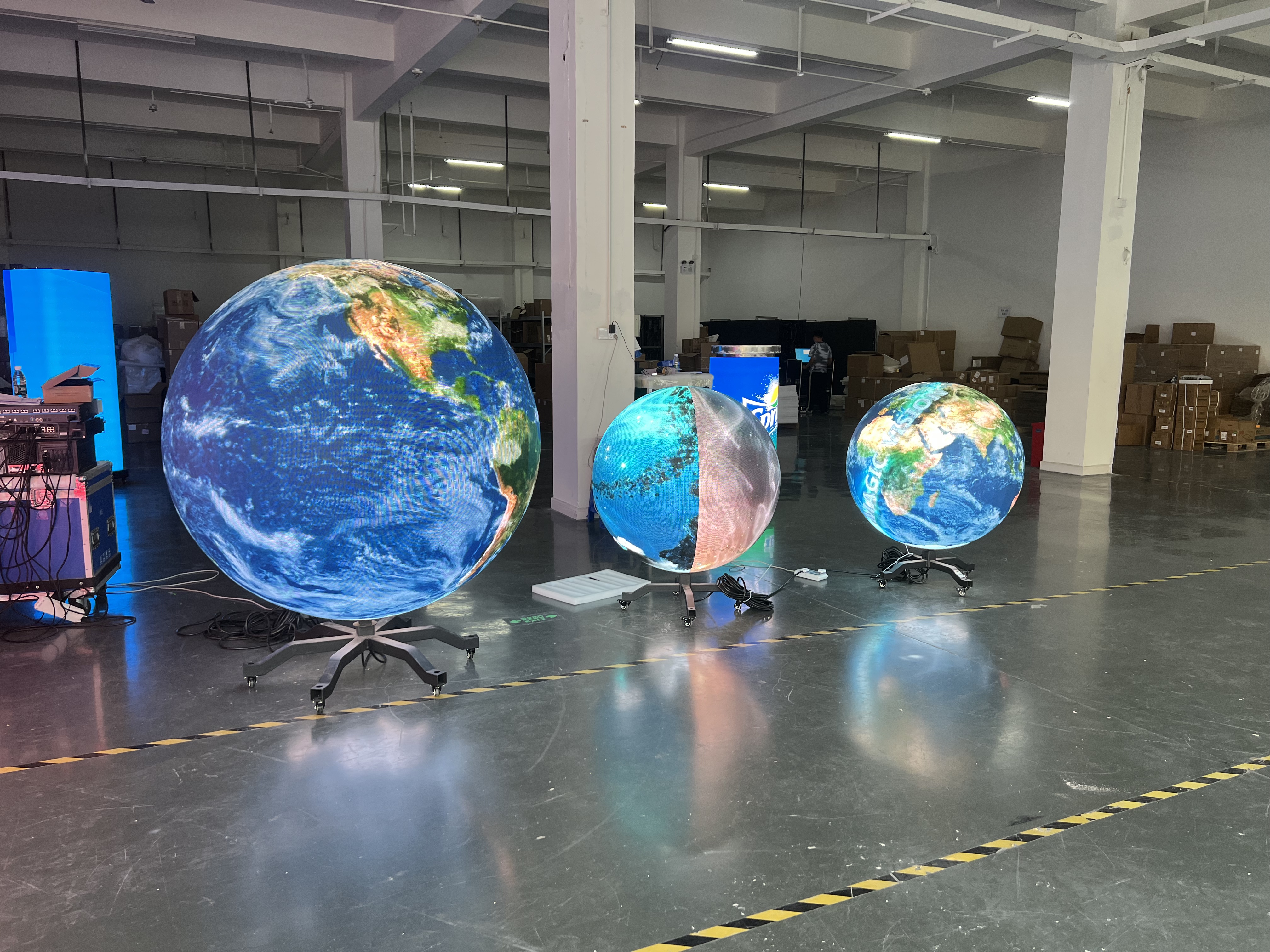 Indoor Advertising Hanging Ball-Shape LED Panel Display Video Screen